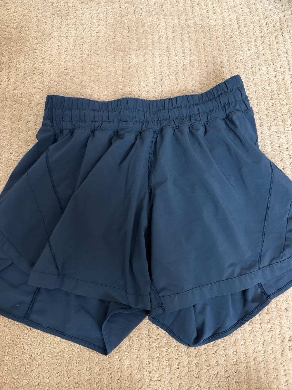 Lululemon Women's Track That high rise lined Short 5” Navy Blue